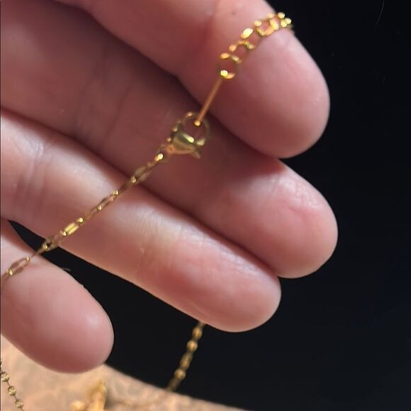 Elegant Gold Necklace - Picture 4 of 4